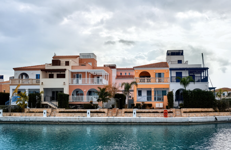 Should You Buy a Townhouse in Dubai? Pros and Cons Explained